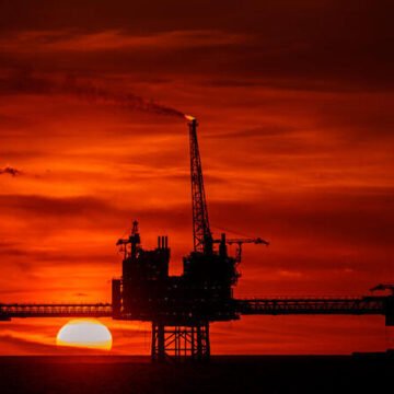 Científicos buscan hacer rebotar la luz solar para combatir el cambio climático