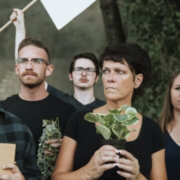 Greenpeace y su compromiso con el medio ambiente: campañas de reforestación para un futuro sostenible