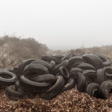Consecuencias de la quema de neumáticos en el medio ambiente: un desastre ecológico ignorado Consecuencias de la quema de neumáticos en el medio ambiente: un desastre ecológico ignorado