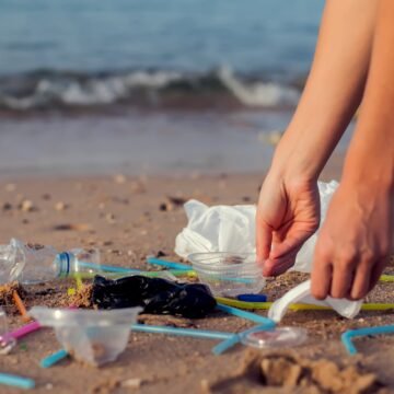 Mar de plástico: la contaminación costera en las playas de América Latina Mar de plástico: la contaminación costera en las playas de América Latina